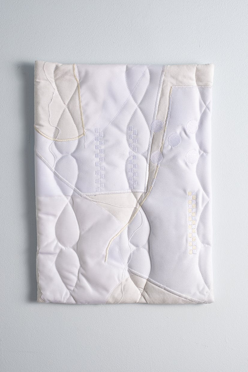 Safrane (white), mixed textile, 31x40cm, Brussels, 2023. Picture by Mélanie Peduzzi
